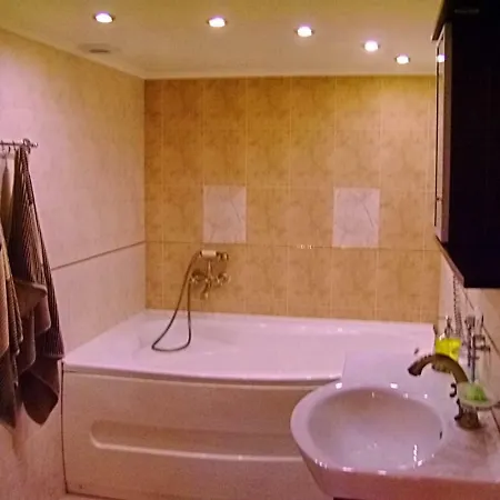 Апартаменти Modern 1-bedroom In Center Of At Richelevskaya & Derebasovska Одеса